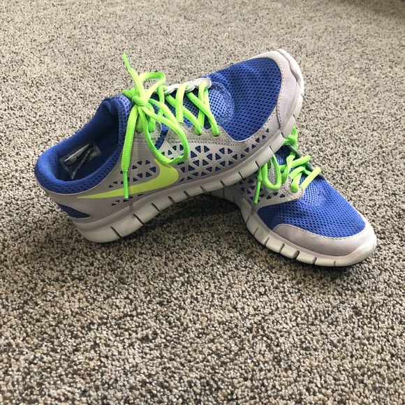 Nike shoes - Picture 1 of 4